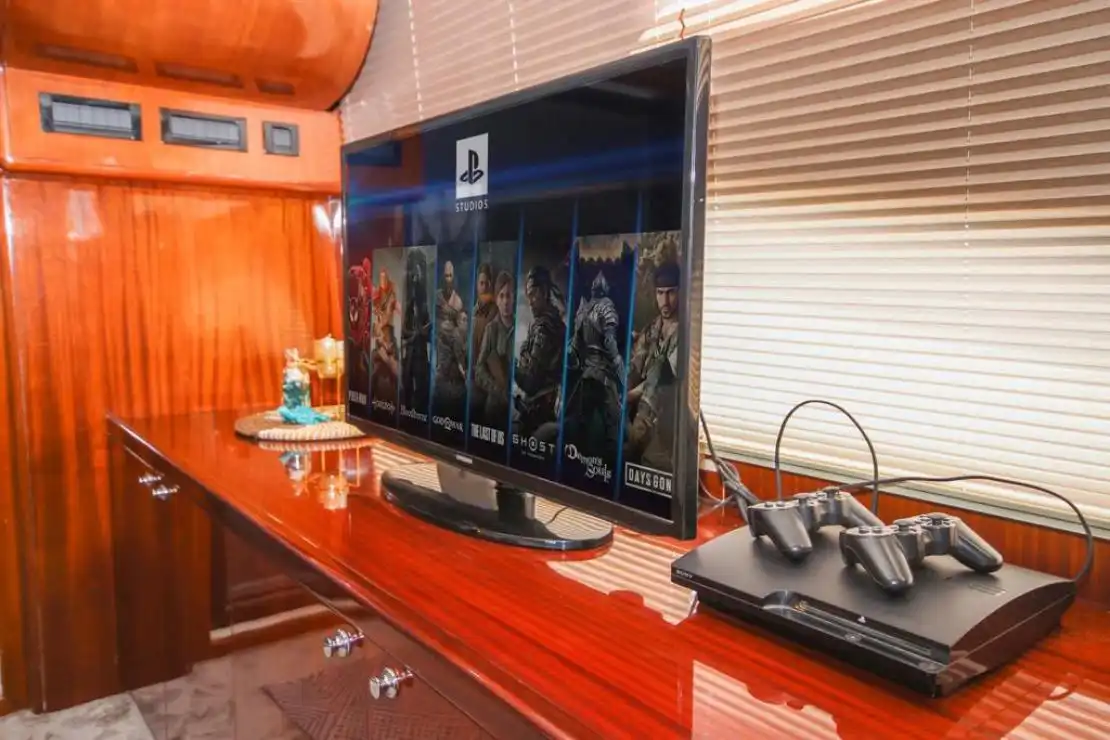 Antalya Yacht Rental 18m Princess Custom 